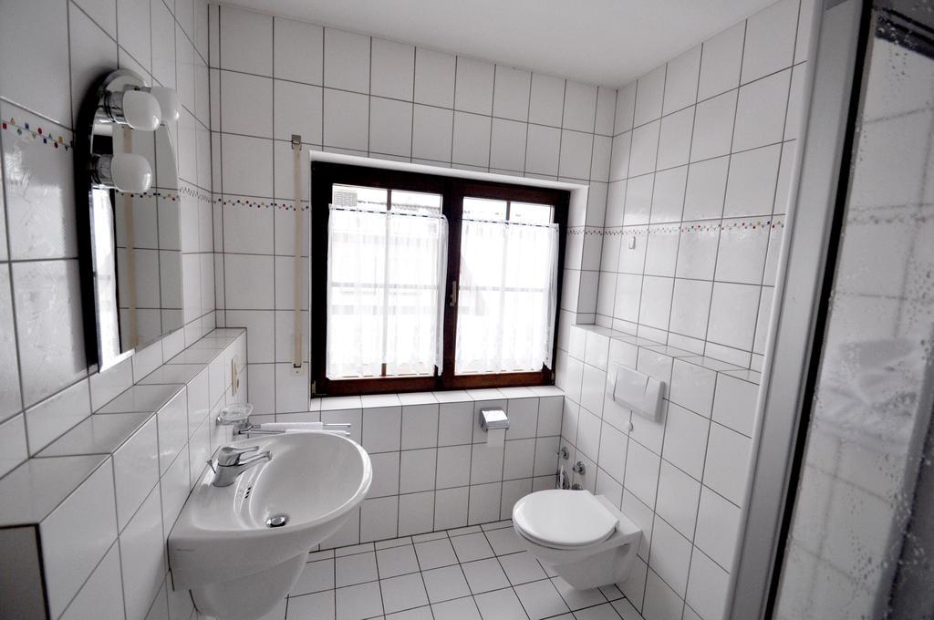 Ferienwohnung Am Moselufer เซลล์อันแดร์โมเซล ภายนอก รูปภาพ