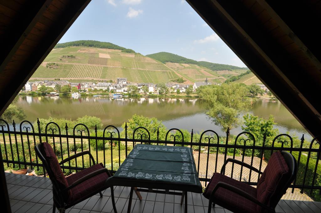 Ferienwohnung Am Moselufer เซลล์อันแดร์โมเซล ภายนอก รูปภาพ